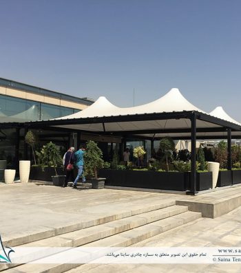 سقف چادری کافه رستوران ایزار در باغ کتاب تهران