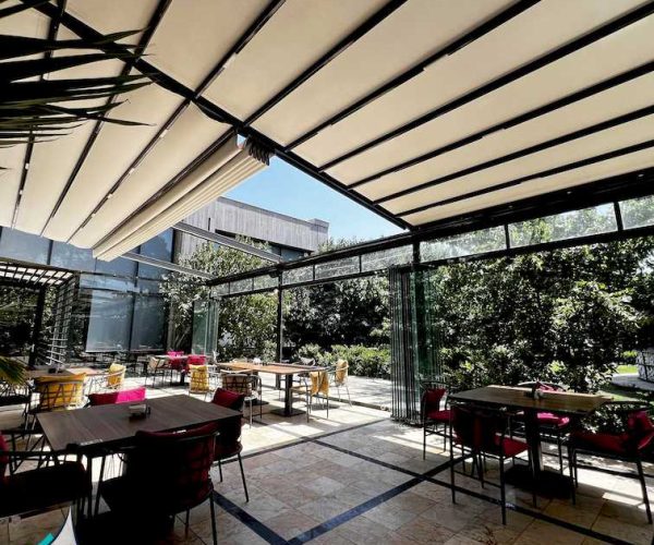 retractableroof of restaurant