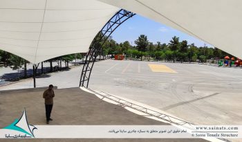 سایبان جایگاه نمایش در بوستان مادر در کرمان